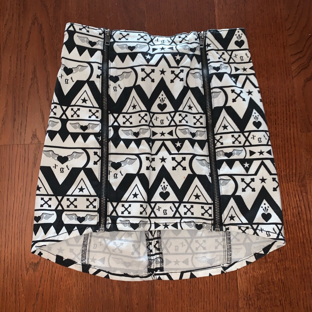 H&M White and black high low mini skirt size 2